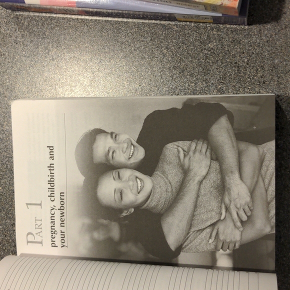 Mayo Clinic Guide To A Healthy Pregnancy. Book - Picture 3 of 8